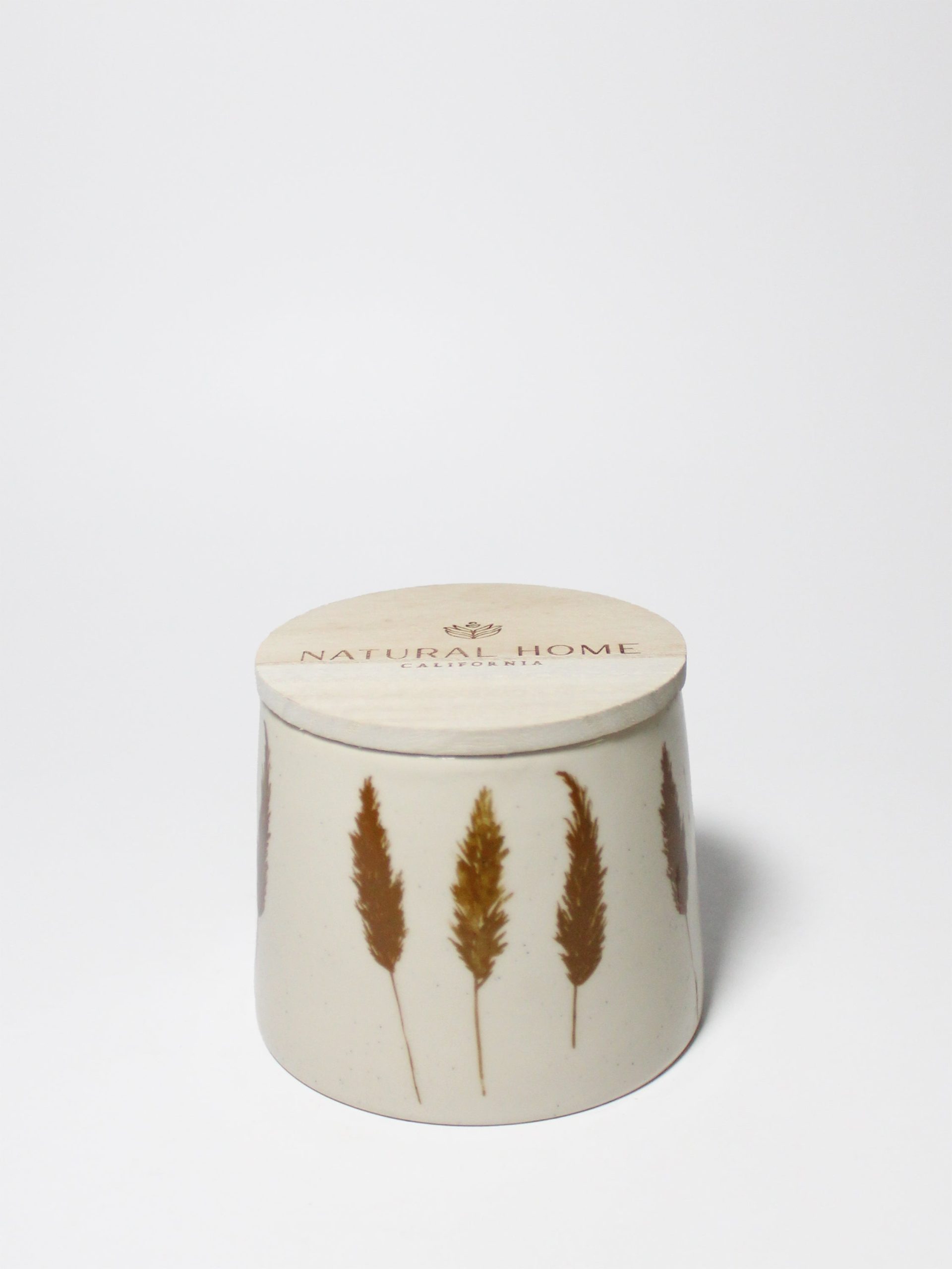 Sand Fog Amber & Fig Natural Home 7 oz scented candle