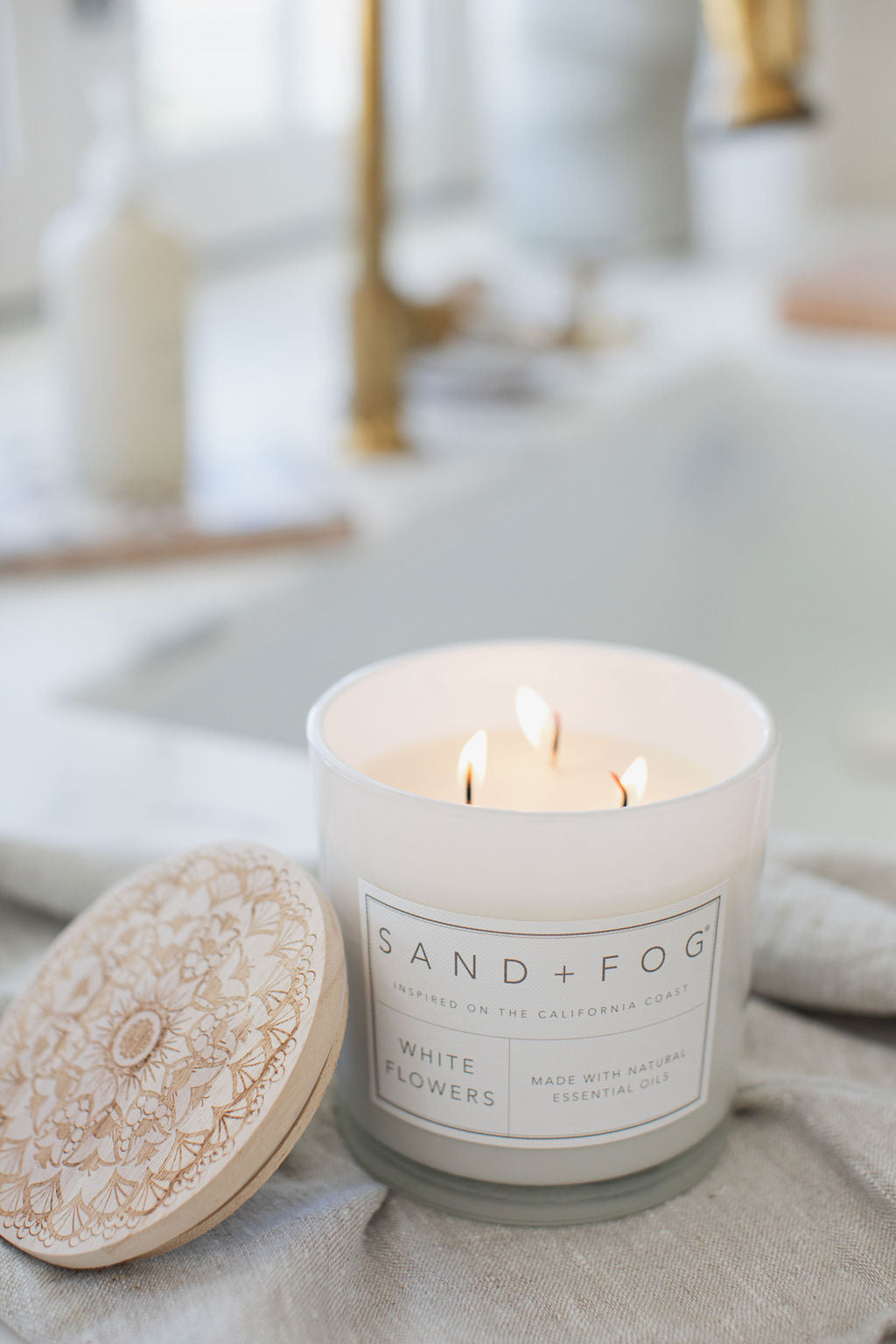 Sand Fog White Flowers 21 oz scented candle - Image 5