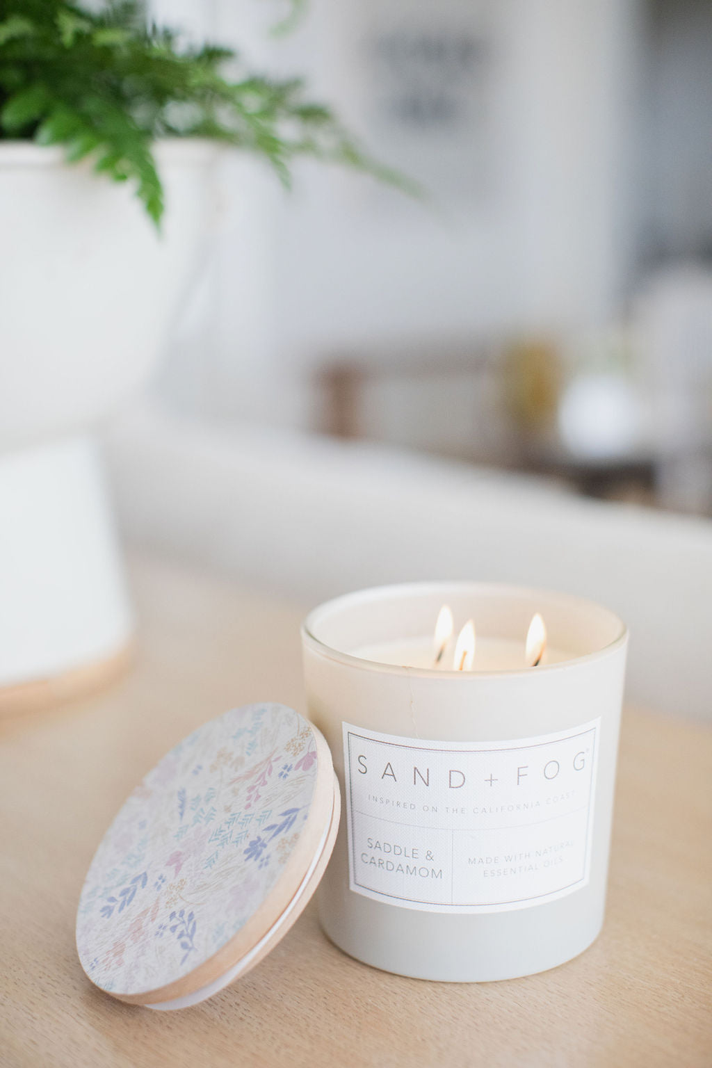Sand Fog Saddle & Cardamom 21 oz scented candle - Image 2