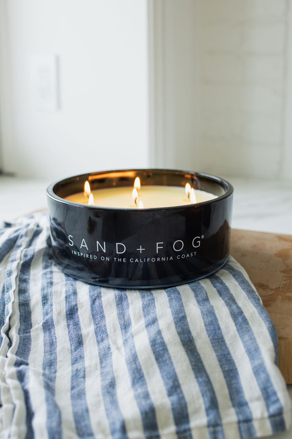 Sand Fog Teakwood 34 oz scented candle - Image 5