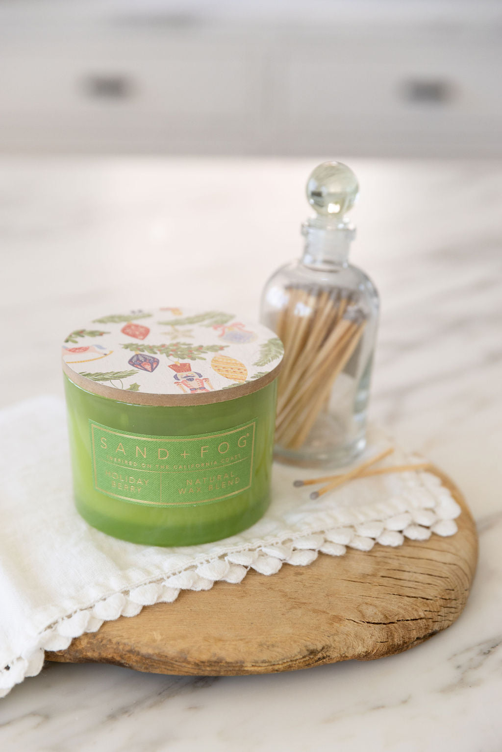 Sand Fog Holiday Berry 12 oz scented candle - Image 2