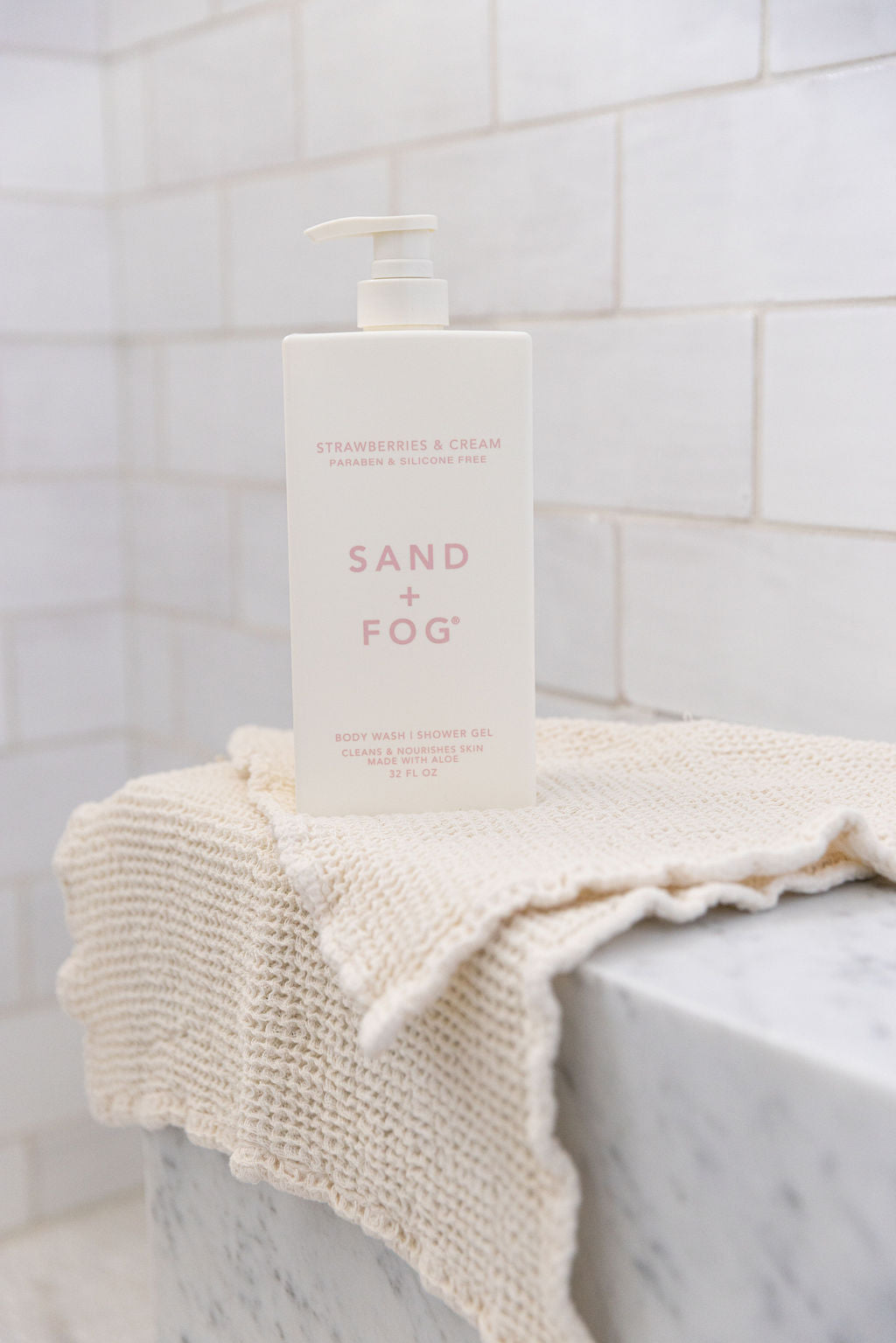 Sand Fog Strawberries & Cream 32 oz Body Wash - Image 3