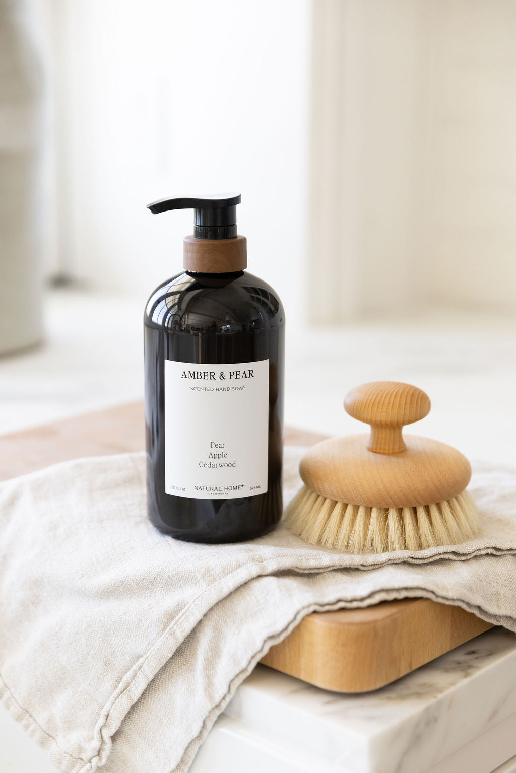 Sand Fog Amber & Pear Natural Home 20 oz Liquid Hand Soap - Image 2